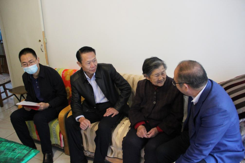 喜迎二十大 暖暖慰問情&mdash;&mdash;青海省總工會走訪慰問省部級勞模