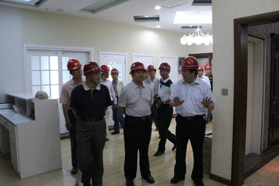 青海省經(jīng)濟(jì)委員會(huì)黨組書記、主任，省國(guó)資委  黨委副書記、副主任吳海昆實(shí)地考察物產(chǎn)集團(tuán)重點(diǎn)項(xiàng)目