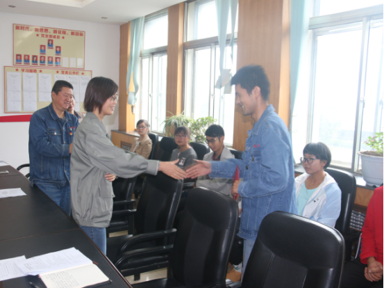 弘揚(yáng)工匠精神 彰顯勞動價(jià)值